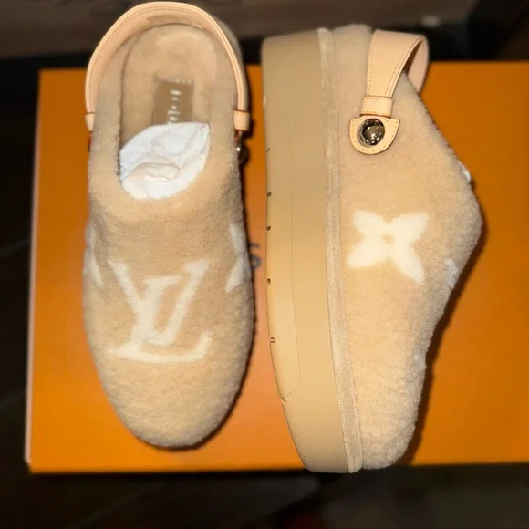Louis Vuitton Tan Slippers - Picture 5 of 10